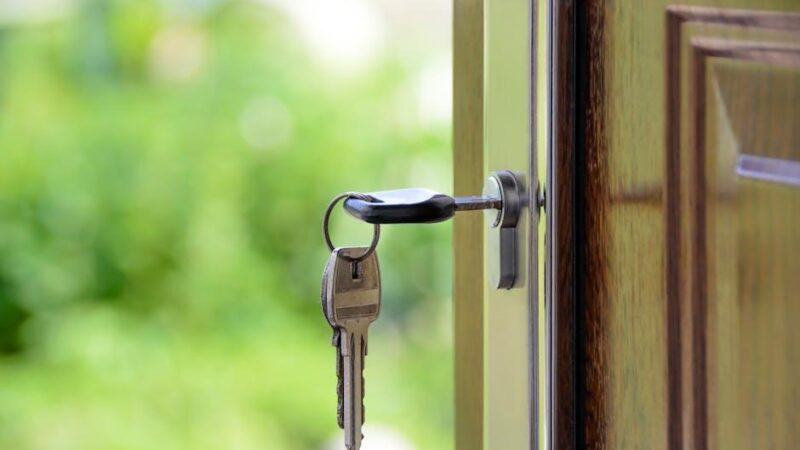 Lockout Locksmith Near Me – Emeralds Locksmith Opens Doors Fast