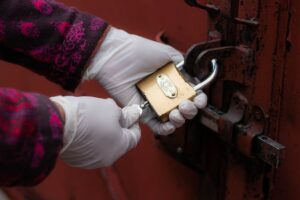 Read more about the article How to Choose the Right Lock System for Your Business (Expert Tips)